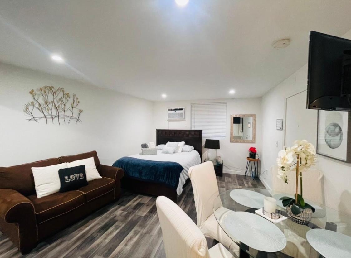 Lovely Sherman Oaks Studio Лос-Анджелес Экстерьер фото