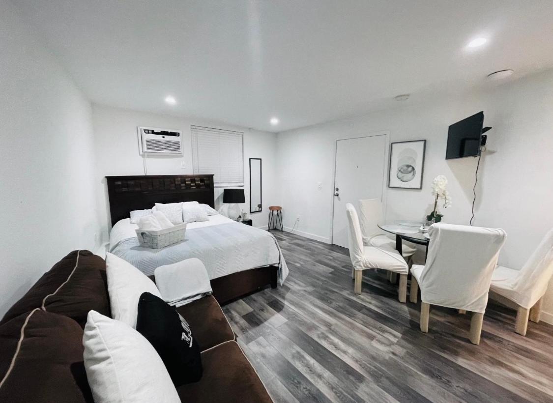 Lovely Sherman Oaks Studio Лос-Анджелес Экстерьер фото